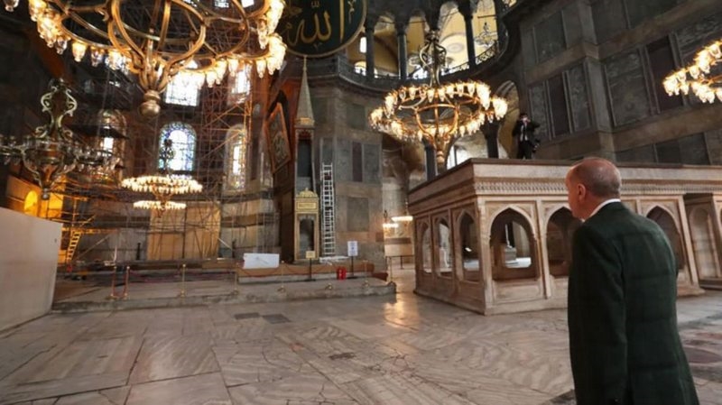 Cumhurbaşkanı Erdoğan`dan Ayasofya mesajı: Dirilişi bir kez daha hayırlı olsun