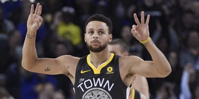 Curry`nin dönüşü muhteşem oldu
