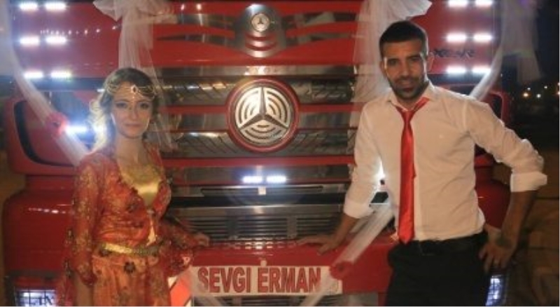 Damat TIR?la düğünü bastı