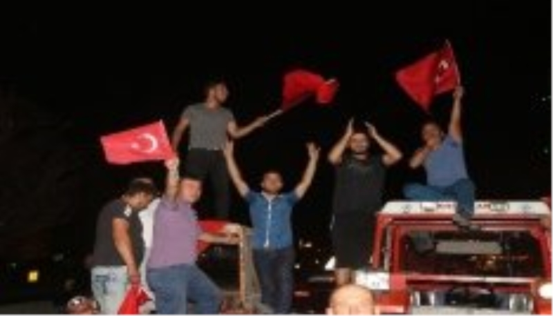 Darbe girişimine traktörlü tepki