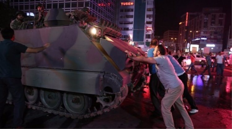Darbeci korgeneral emri 4,5 saat sonra verdi!