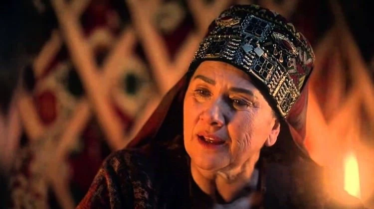 Darcan: Ertuğrul'un annesini oynamıyorum yaşıyorum