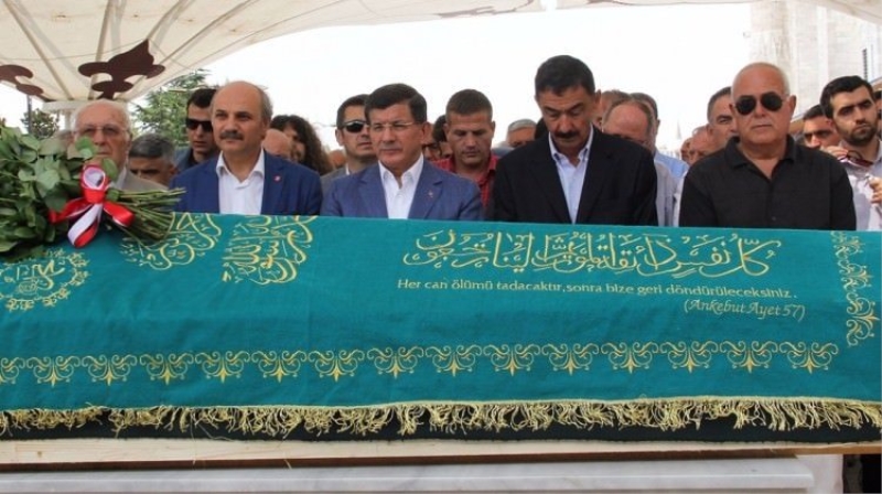 Davutoğlu'nu ölümle tehdit etti!
