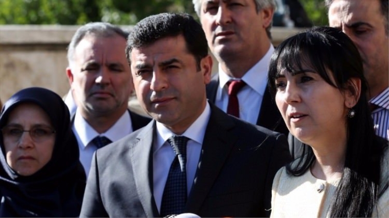Demirtaş: AK Parti darbeye destek verdi