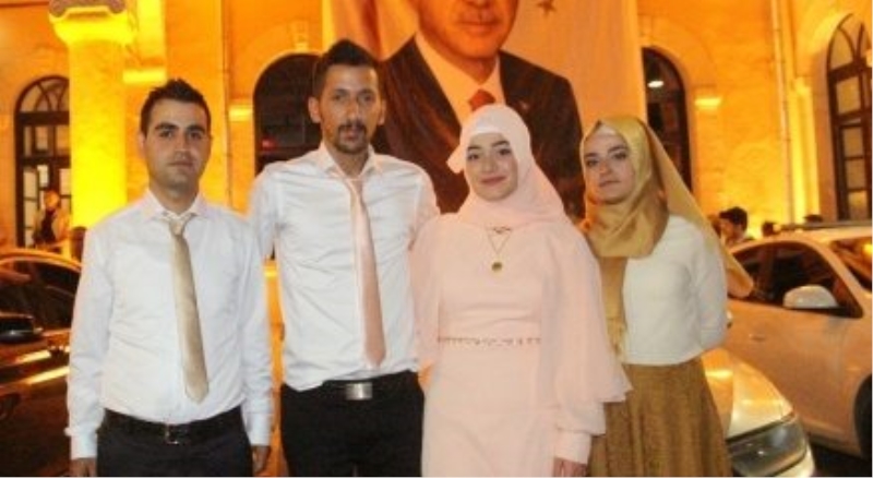 Demokrasi nöbetinde çifte nikah