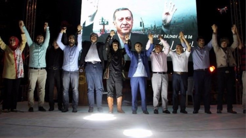 Demokrasi nöbetinde sürpriz isim