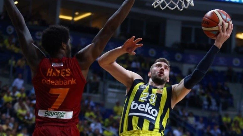 DERBİ FENER`İN