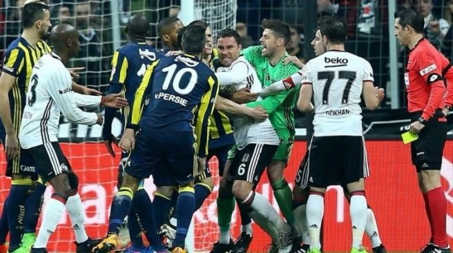Derbide ortalık karıştı! Kimse zaptedemedi!