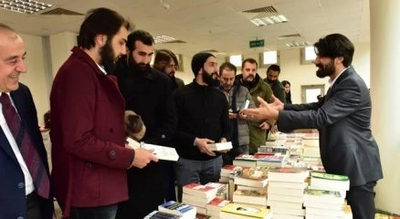 ?Diriliş Ertuğrul? ekibi kitap şenliğinde