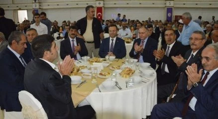 Diyarbakır?da taşeron işçilerin kadro sevinci