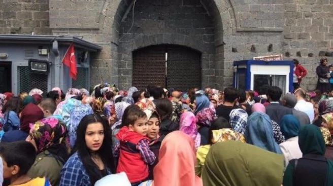 Diyarbakır`da 52 yıldır böyle kalabalık görülmedi!