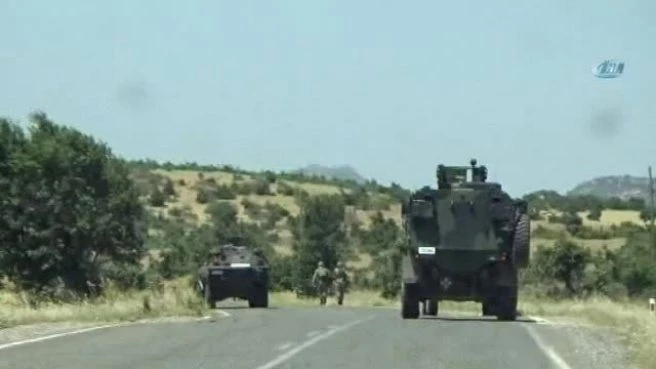 Diyarbakır?da Üs Bölgesinde Bulunan Polis Aracına Roketatarlı Saldırı