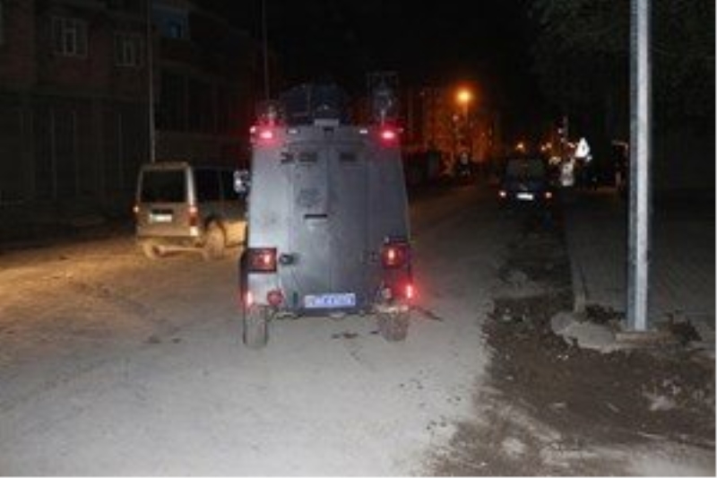Doğubayazıt?ta polis lojmanlarına saldırı