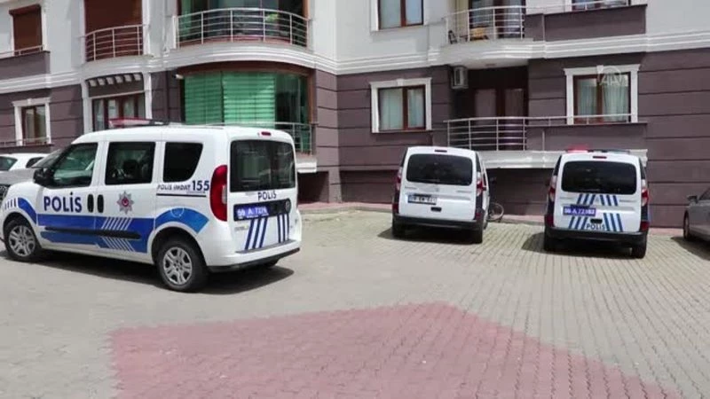 Doktor ve kızı evlerinde ölü bulundu