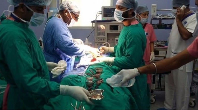 Doktorlar midesinden tam 40 tane çıkardı!