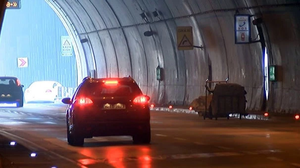 Dolmabahçe Tüneli`nde tehlikeli oyunu