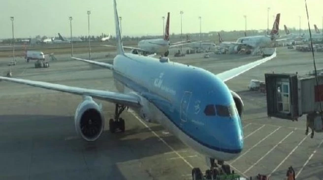 Dreamliner istanbul`a acil indi