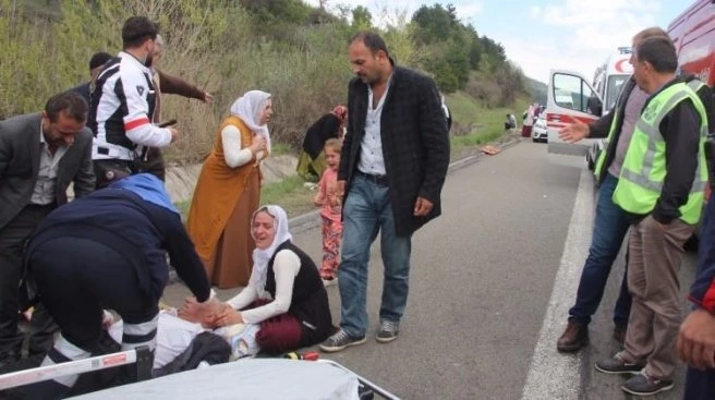 Düğün dönüşü korkunç kaza: Ölü ve yaralılar var