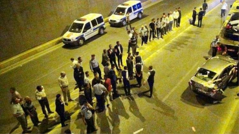 Düğün konvoyunda zincirleme kaza: 5 yaralı