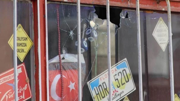 Dükkanlar kurşunlandı, esnaf isyan etti