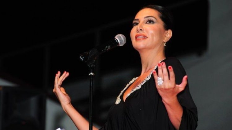 Ebru Yaşar'ın bayrak paylaşımı sosyal medyayı salladı