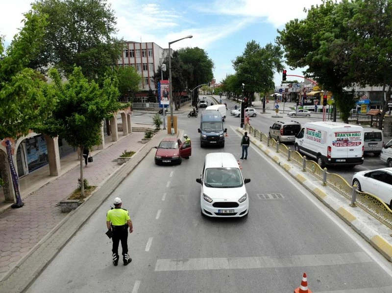 Edirne`de `tam kapanma` denetimleri aralıksız sürüyor