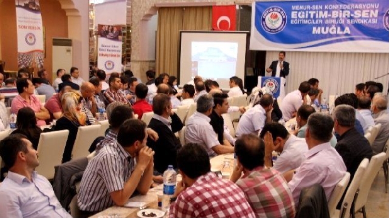 Eğitim Bir-sen`den İlçe Başkanlarına Plaket