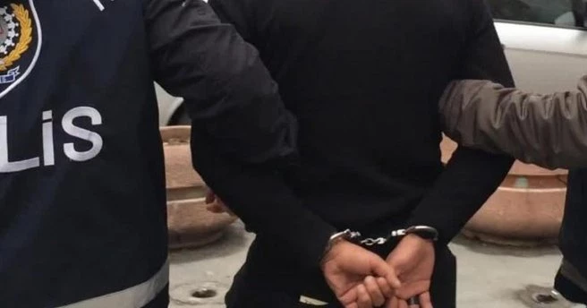 Ehliyet sınavına sahte kimlikle girerken yakalandılar