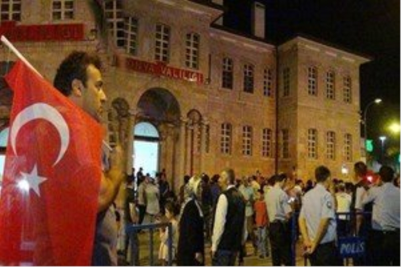 Elektrikler kesildi darbe oluyor sandılar!