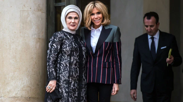 Emine Erdoğan`dan Fransız First Lady`e davet
