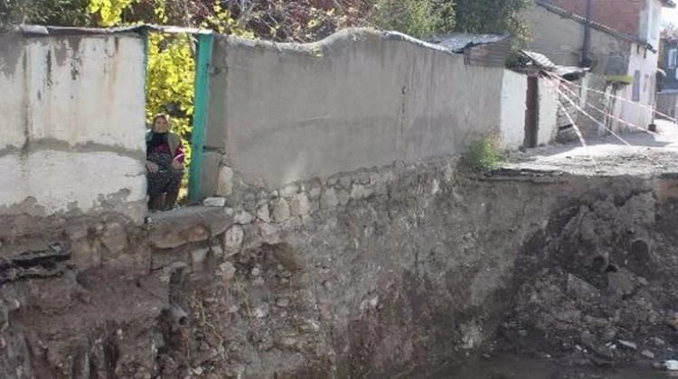 Emine Nine yeni evine taşındı