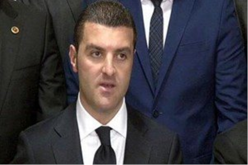 Emir Sarıgül evinin arka kapısından kaçtı!