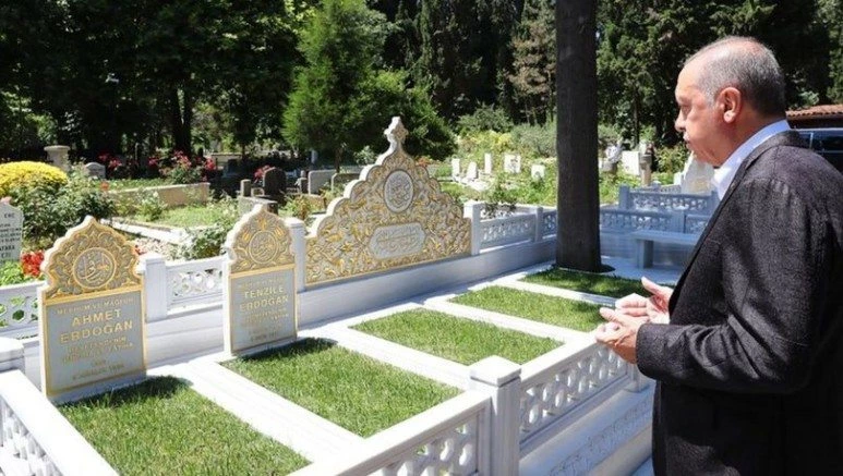 ERDOĞAN`DAN KABİR ZİYARETİ