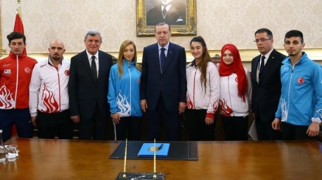 Erdoğan şampiyonları ödüllendirdi