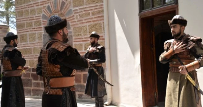 Ertuğrul Gazi Türbesi?nde Artık Alp Kıyafetli Askerler ?Saygı? Nöbeti Tutacak