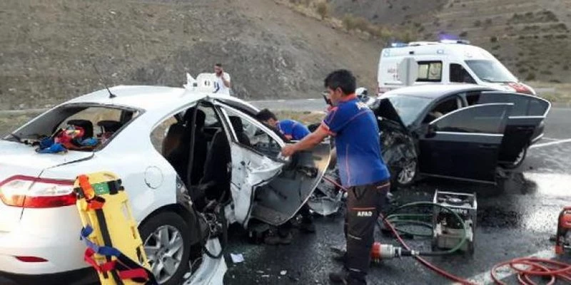 Erzincan`da trafik kazasında 3`ü çocuk 7 kişi öldü