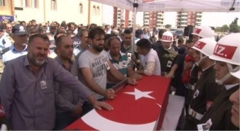 Erzurum şehidine ağladı
