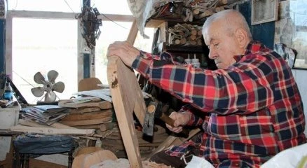 Eşekler gitti, semerler kaldı