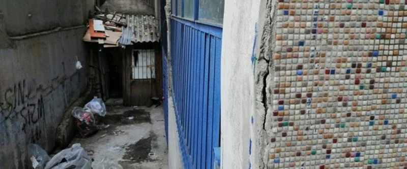 ESENLER`DE BİNA BOŞALTILDI