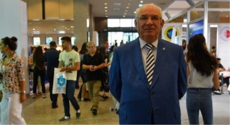 Esenyurt Üniversitesi Eğitim Fuarında aday öğrencilerle bir araya geldi