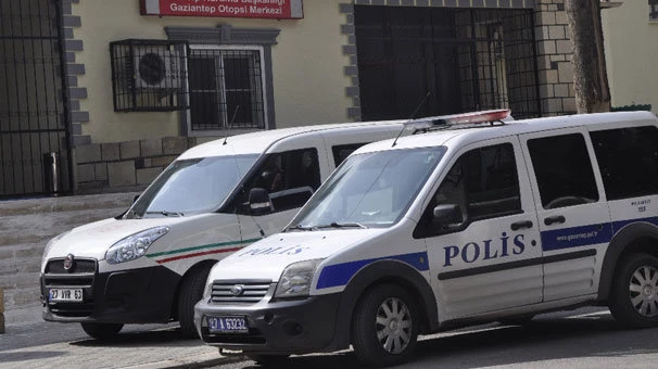 Eşini öldürüp, polise teslim oldu