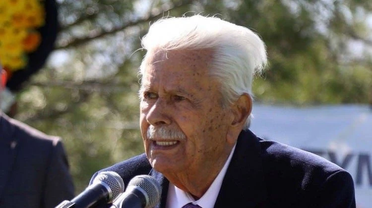 Eski Bakan İsmet Sezgin hayatını kaybetti