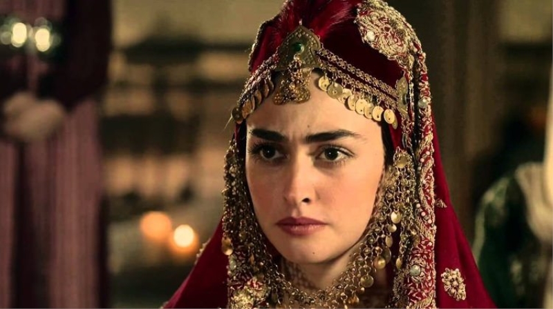Esra Bilgiç kimdir? Aslen nereli ve kaç yaşındadır?