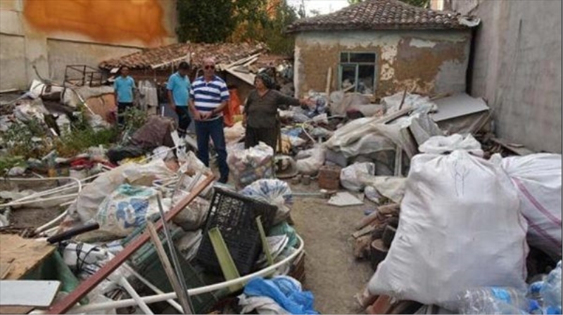 Evden 12 kamyon çöp çıktı
