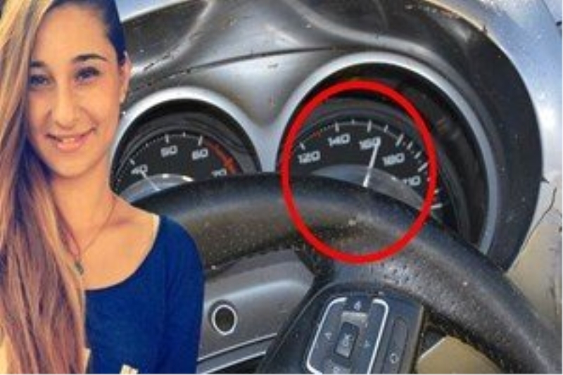 Feci kaza: Otomobil kamyonun altına girdi!..