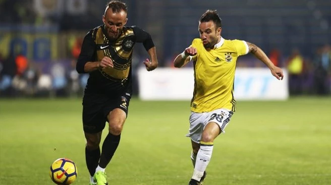 Fenerbahçe `bir bir` eriyor
