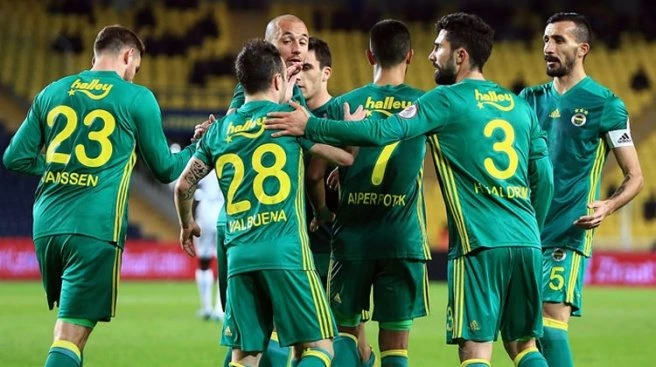 FENERBAHÇE MAÇINDA İLK 11`LER BELLİ OLDU