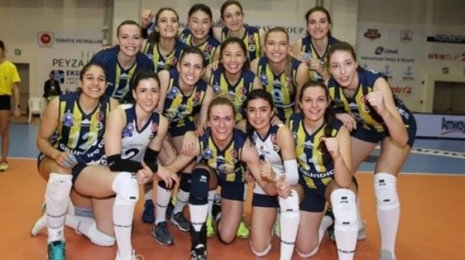Fenerbahçe, set vermeden yarı finalde!