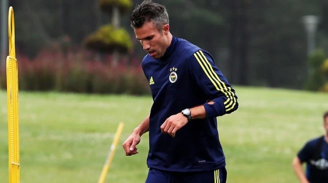 Fenerbahçe`de Van Persie şoku!