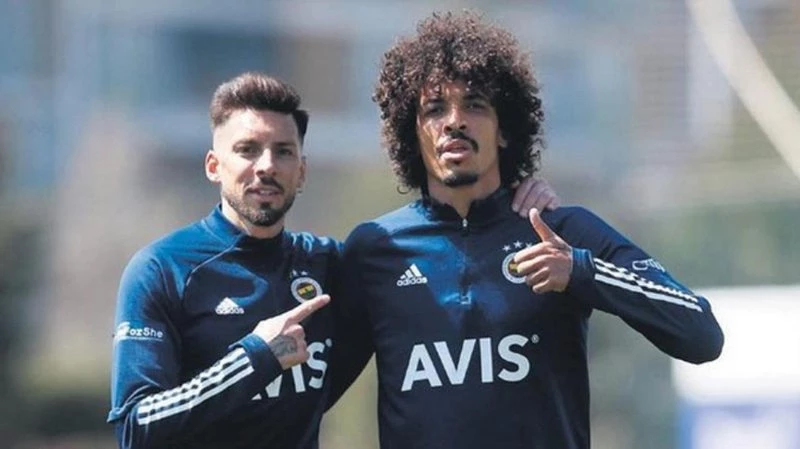 Fenerbahçe`yi şimdi de Gustavo ve Sosa tartışması karıştırdı